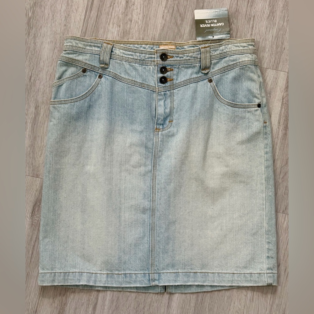 910:  Canyon River Blues Light Wash Denim Skirt with Contrast Topstitching - 10